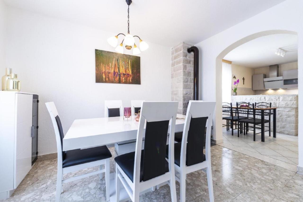 קאבטאט Holiday Home Swiss מראה חיצוני תמונה