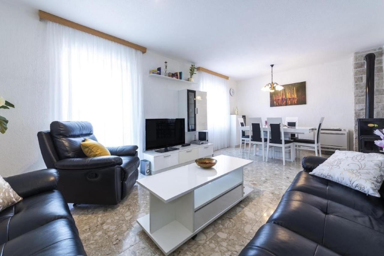 קאבטאט Holiday Home Swiss מראה חיצוני תמונה