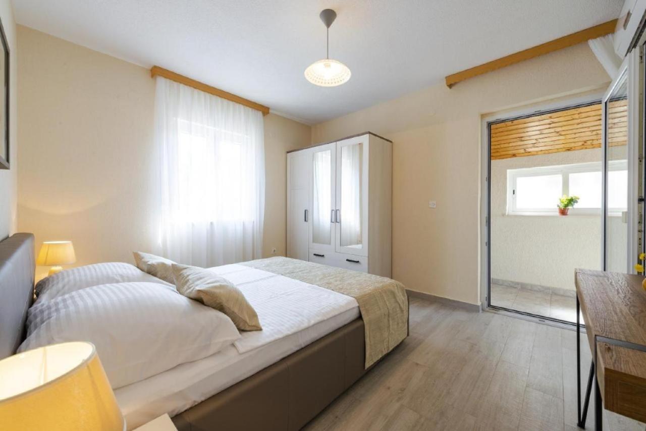 קאבטאט Holiday Home Swiss מראה חיצוני תמונה