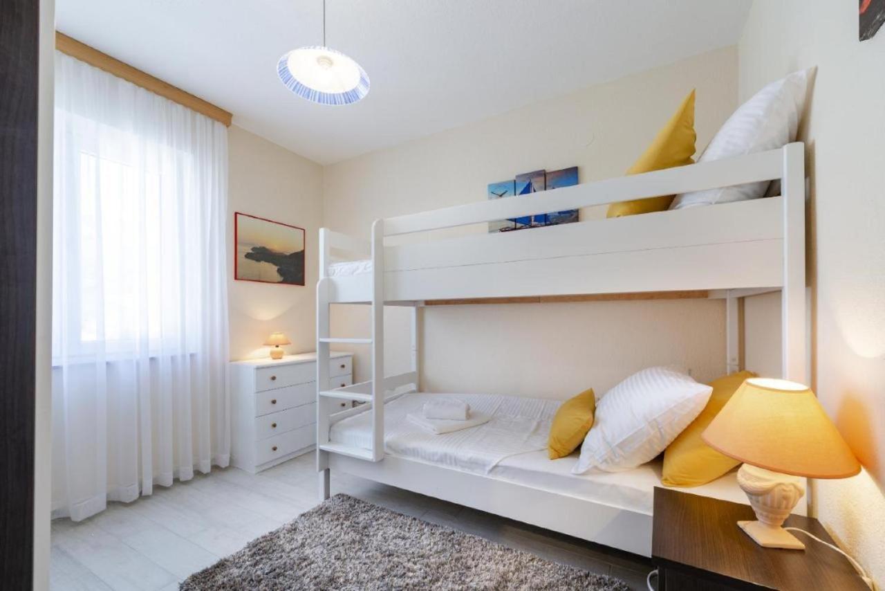 קאבטאט Holiday Home Swiss מראה חיצוני תמונה